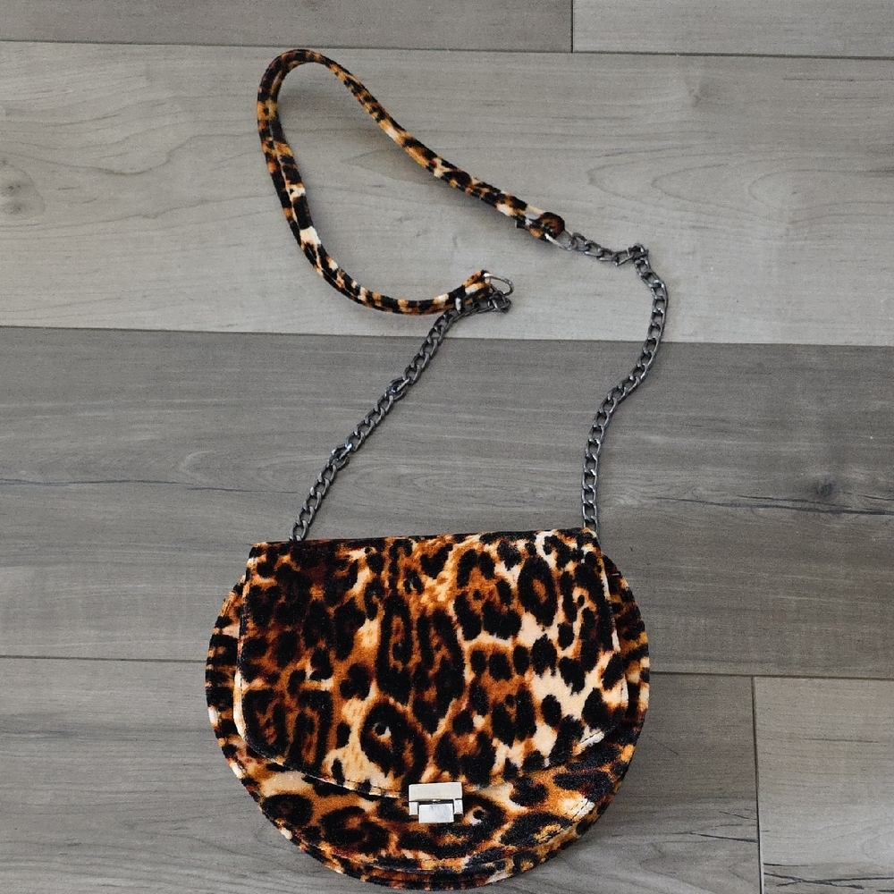 Brand New Leopard Print Chain Strap Bag